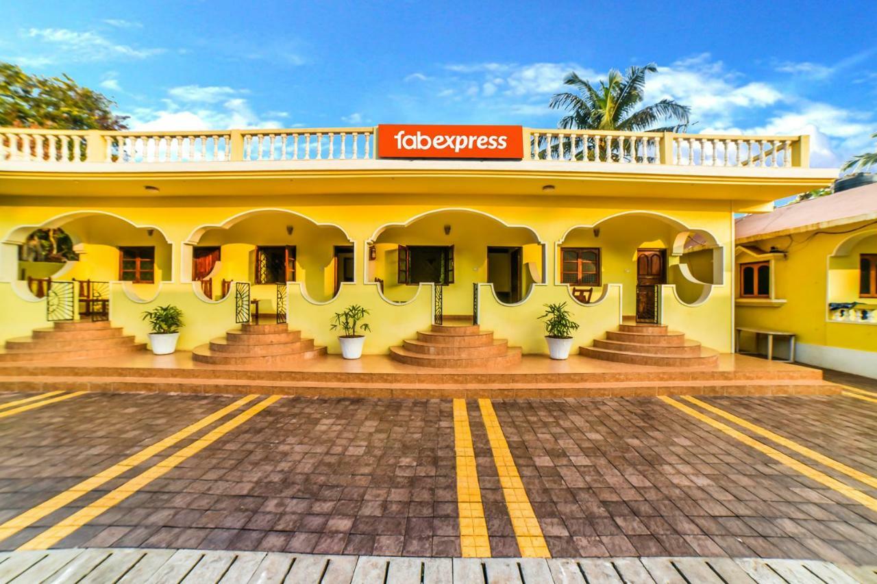 Fabhotel Yoyo Cottage With Pool - Nr Chapora Fort Vagator Exterior photo